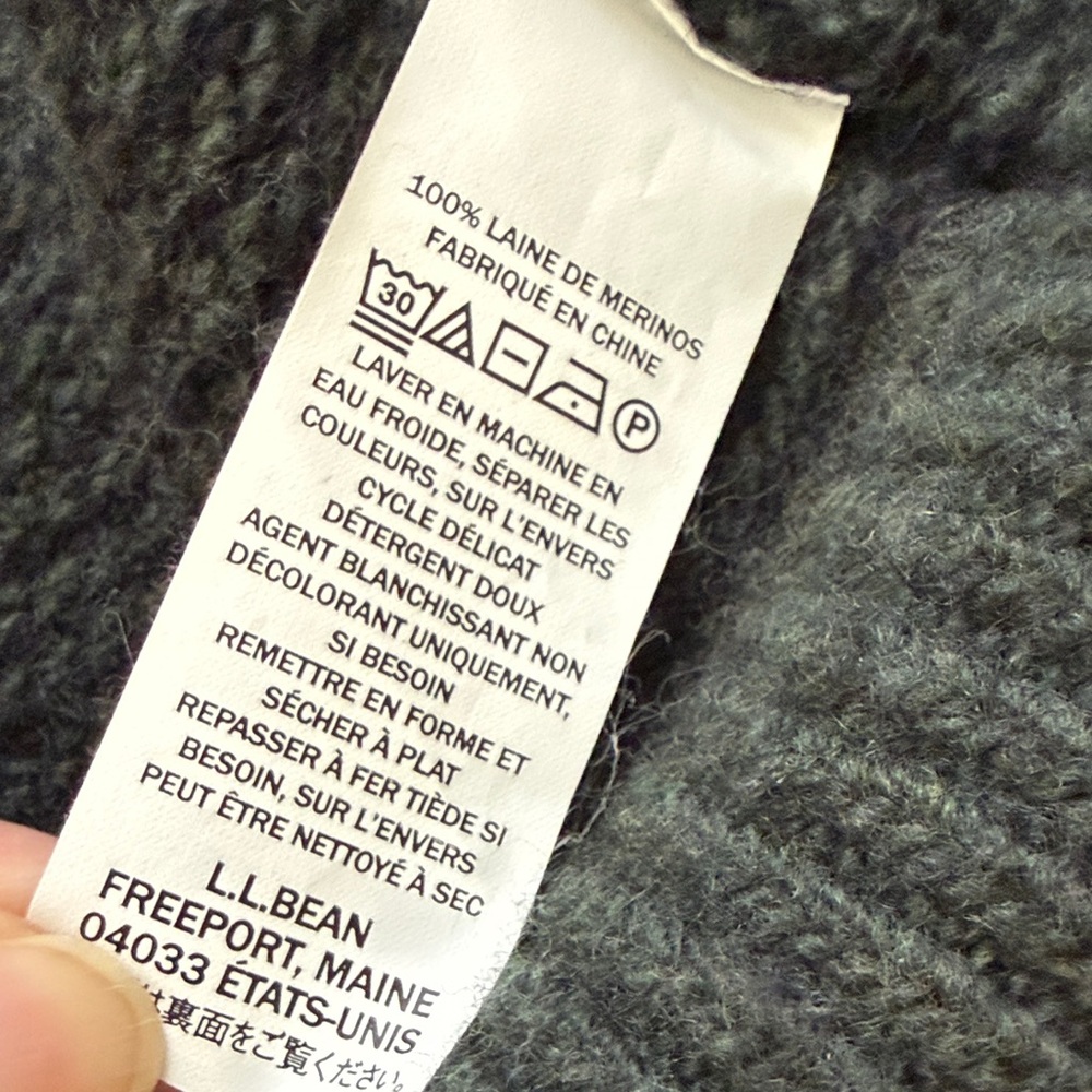 L.L. Bean Men's Dark Navy and Hunter Green Merino Wool Sweater - Picture 11 of 13